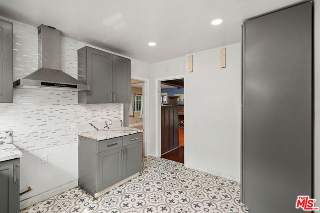 4812 Arlington Avenue, Los Angeles CA: https://media.crmls.org/mediaz/0c3f0523-a3d8-45e8-bc2d-5bb6b4c8c4d1.jpg