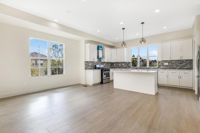 401 San Luis Avenue, Watsonville CA: https://media.crmls.org/mediaz/0c3f09ca-875c-4b2a-b7d0-9f174d074665.jpg