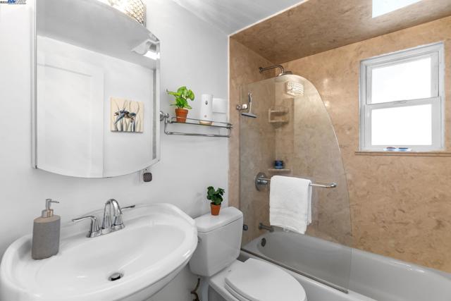 6364 Noel Ave, Newark CA: https://media.crmls.org/mediaz/0c3f8c81-6385-4d4a-a7f1-7cf3c3fbda6c.jpg