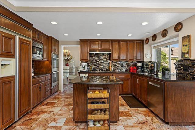 3708 Southridge, Oceanside CA: https://media.crmls.org/mediaz/0c3ffb6f-34a3-4910-a2b9-fca5b4db6bc0.jpg