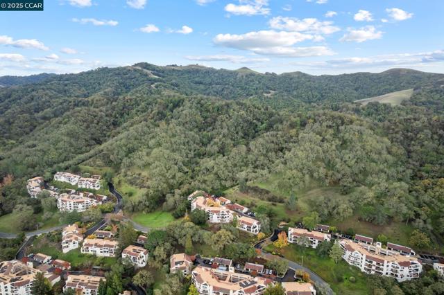 3535 Terra Granada Dr, Walnut Creek CA: https://media.crmls.org/mediaz/0c4024d8-8cc9-4648-9f06-ac75ca62a209.jpg