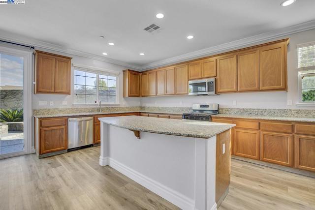 269 Alta St, Brentwood CA: https://media.crmls.org/mediaz/0c403d4c-fe6a-4a5c-8482-d59822b3d8d2.jpg