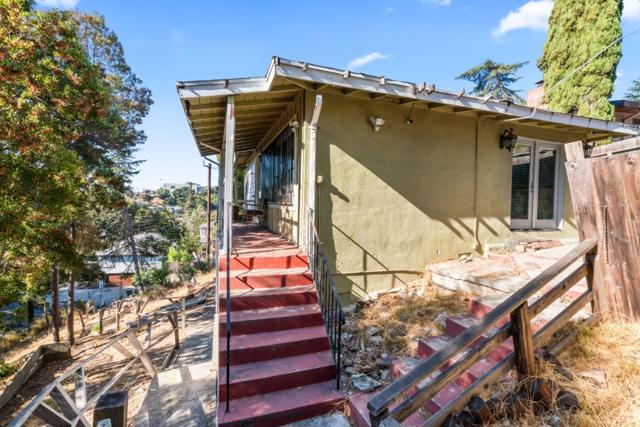 9560 Alcala Avenue, Oakland CA: https://media.crmls.org/mediaz/0c408c4f-a284-4fe7-89f9-75ec894d0f58.jpg
