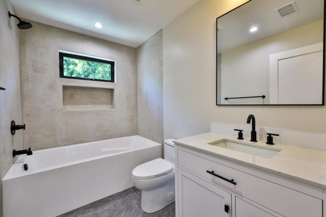 32299 Whispering Palms Trail, Cathedral City CA: https://media.crmls.org/mediaz/0c40a18e-493c-4505-a077-152e68d59bde.jpg