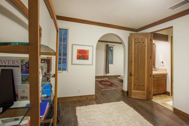 7031 Calle Portone, Rancho Santa Fe CA: https://media.crmls.org/mediaz/0c41928c-ae6c-4bc7-9b83-245071c30171.jpg