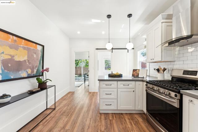 3716 Market St, Oakland CA: https://media.crmls.org/mediaz/0c423271-30a8-4a7e-9e18-9ed67553d2f7.jpg