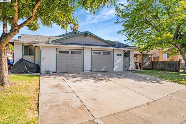 8629 Beverly Lane, Dublin CA: https://media.crmls.org/mediaz/0c42a0f4-4d3c-4fb2-847d-a56954d9ce13.jpg