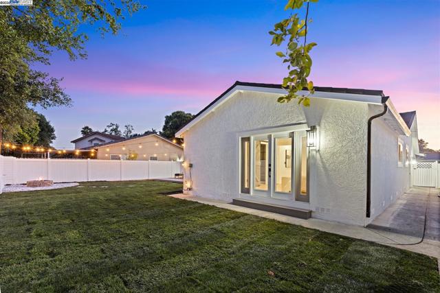 2656 Hilton St, Union City CA: https://media.crmls.org/mediaz/0c42ce1f-ad02-46cc-afe3-1a1960be22ed.jpg