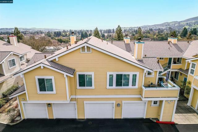 314 Skyline Dr, San Ramon CA: https://media.crmls.org/mediaz/0c42fee9-8fba-47d0-99ab-f047a2238fac.jpg
