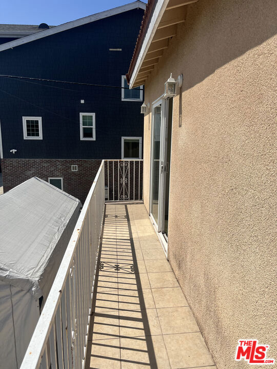 1256 W 25th Street, Los Angeles CA: https://media.crmls.org/mediaz/0c43065c-129b-41f0-946e-05853c1a4d49.jpg