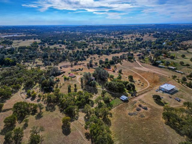 4505 4 X Ranch Road, Burson CA: https://media.crmls.org/mediaz/0c43266c-798b-458c-951b-f299b62e39f3.jpg