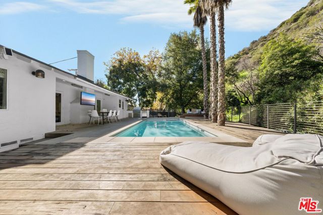 3443 Mandeville Canyon Road, Los Angeles CA: https://media.crmls.org/mediaz/0c43e66d-a3e9-4506-8c0d-b2c92e4541d1.jpg