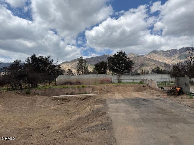 Detail Gallery Image 2 of 7 For 563 E Las Flores Dr, Altadena,  CA 91001 - – Beds | – Baths