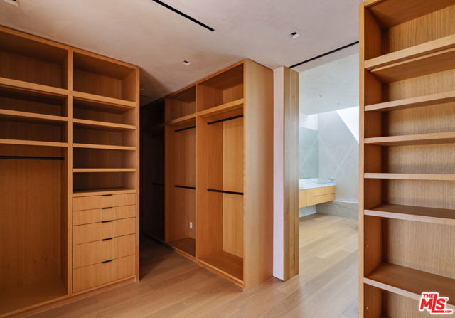 1520 Carla, Beverly Hills CA: https://media.crmls.org/mediaz/0c459766-42aa-4923-94eb-310a8772f3ba.jpg