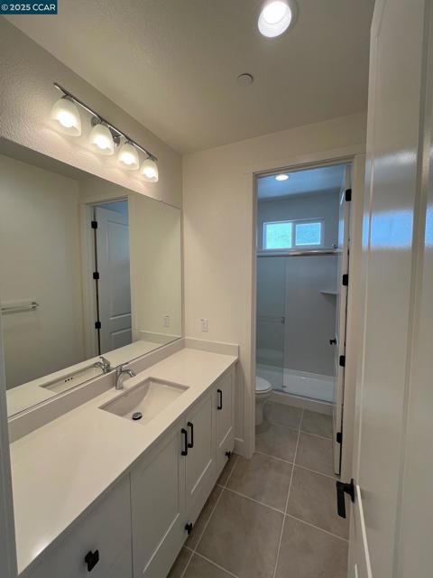 16121 Poulson Ct, Lathrop CA: https://media.crmls.org/mediaz/0c45b030-f24a-4b02-8a11-1bdfe226fd55.jpg