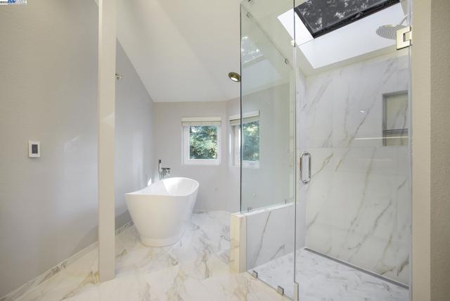 3 BLACKHAWK CLUB CT, Danville CA: https://media.crmls.org/mediaz/0c45c9d8-e7b9-4b52-88a7-362a42a9a109.jpg