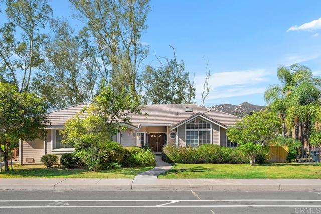 Detail Gallery Image 1 of 1 For 1408 W Country Club Lane, Escondido,  CA 92026 - 3 Beds | 2/1 Baths