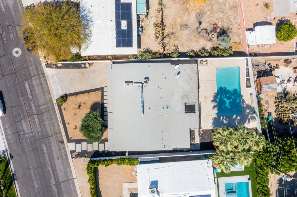 https://media.crmls.org/mediaz/0c46035f-a513-4e3f-978c-6cd9c3434d3b.jpg?preset=X-Large