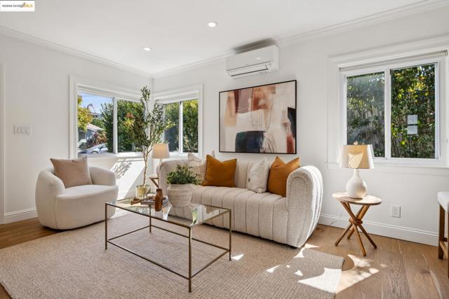 1642 10Th St, Berkeley CA: https://media.crmls.org/mediaz/0c467178-51ee-47b0-86ab-0dc43c0145db.jpg