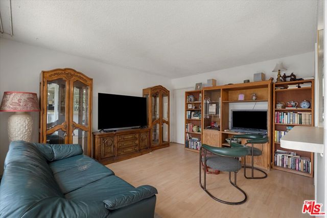 5376 Fairview Boulevard, Los Angeles CA: https://media.crmls.org/mediaz/0c46a39b-5a63-4fb1-bb54-0678114e4765.jpg