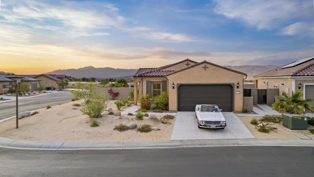 10 Zinfandel, Rancho Mirage CA: https://media.crmls.org/mediaz/0c46c2e4-1f75-4440-a706-2f972505c2fb.jpg