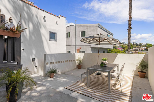 4876 Eldred Street, Los Angeles CA: https://media.crmls.org/mediaz/0c474561-e616-45af-b51b-fb731e037f6c.jpg