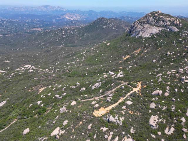 17441 Dos Picos Park Road, Ramona CA: https://media.crmls.org/mediaz/0c478c37-128f-445c-951b-9297cdbc8845.jpg