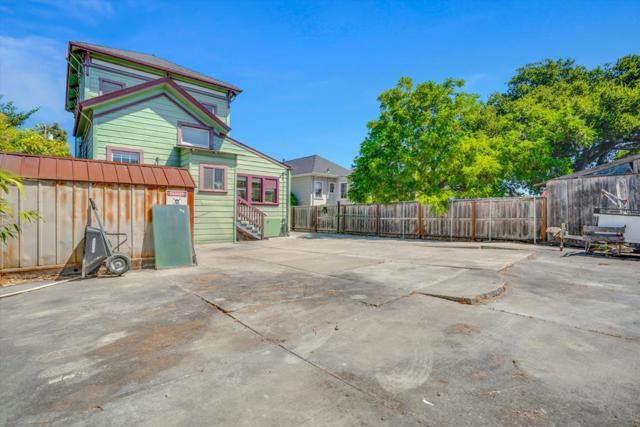 2310 Pacific Avenue, Alameda CA: https://media.crmls.org/mediaz/0c4794ef-0f3a-4b03-a2a2-3441a506ec95.jpg