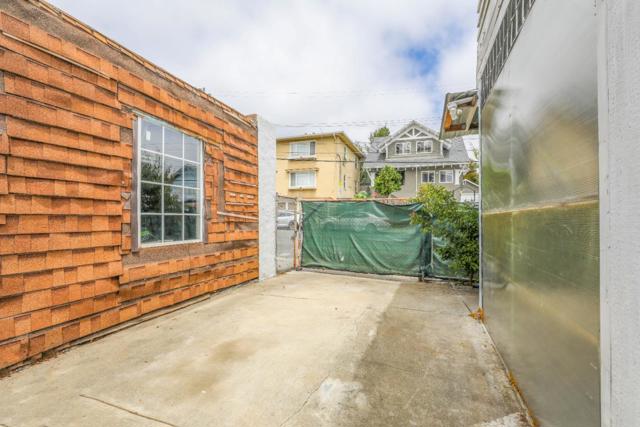 2737 12th Avenue, Oakland CA: https://media.crmls.org/mediaz/0c47c8d0-7f57-48b2-a960-28b9b2b2e3bd.jpg