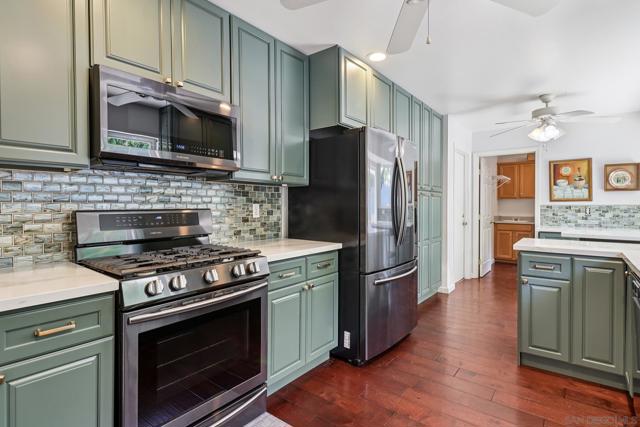 4464 Maple Ave, La Mesa CA: https://media.crmls.org/mediaz/0c47d18b-cd6f-40dd-9a4e-d45a74c9602f.jpg