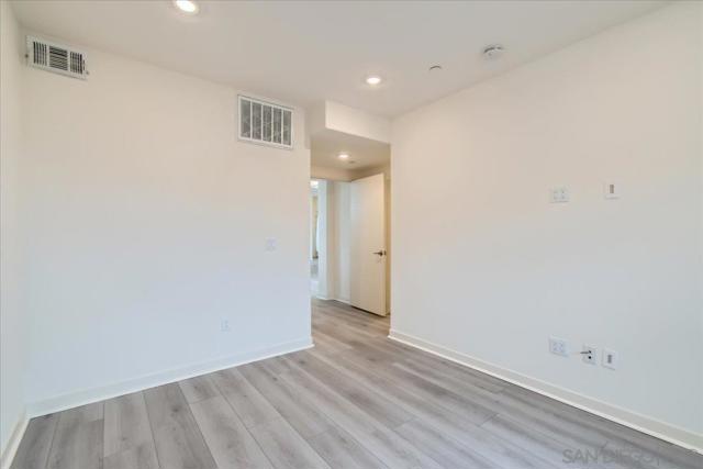 3128 Canon St, San Diego CA: https://media.crmls.org/mediaz/0c482259-98ad-46f0-8dda-aa3e7ff4011e.jpg