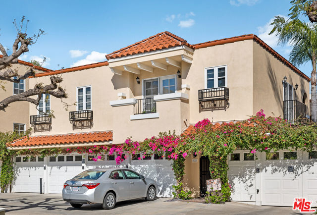 910 N Alfred Street, West Hollywood CA: https://media.crmls.org/mediaz/0c486da7-1f65-4738-a91c-425872e31331.jpg