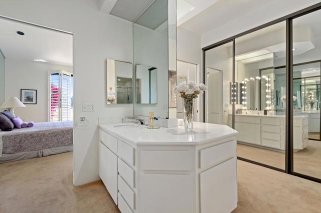 10109 Lakeview Drive, Rancho Mirage CA: https://media.crmls.org/mediaz/0c48727b-2ea9-4852-9792-ec3fb727a879.jpg