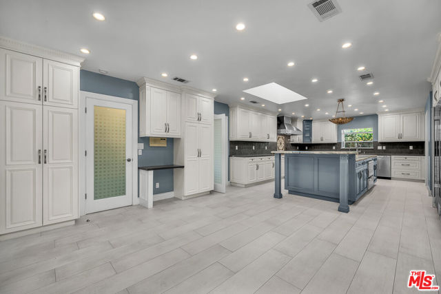 4311 Coquette Place, Tarzana CA: https://media.crmls.org/mediaz/0c492754-9f51-4d13-b69e-b219b9230911.jpg