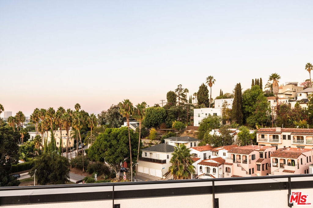 https://media.crmls.org/mediaz/0c49581b-df39-451d-8d0f-46f152ae8190.jpg?preset=X-Large