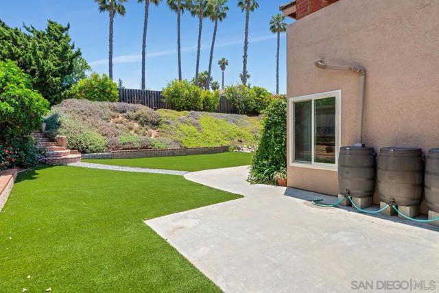 12847 Abra Pl, San Diego CA: https://media.crmls.org/mediaz/0c4970bb-9688-495c-802e-1cf22604fb7e.jpg