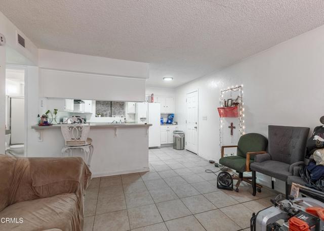 1859 Kentucky Street, Bakersfield CA: https://media.crmls.org/mediaz/0c49f914-32f2-483c-b89e-cd8d2d29aab5.jpg