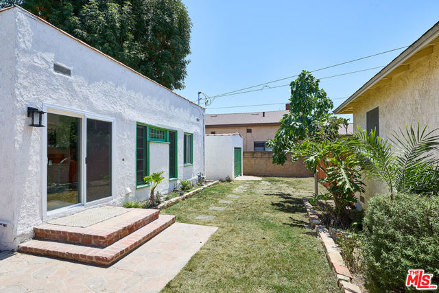 3653 Falcon Avenue, Long Beach CA: https://media.crmls.org/mediaz/0c4a156f-6b70-4d54-b340-55ca9bbb0f08.jpg