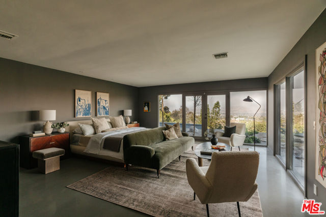 8559 Edwin Drive, Los Angeles CA: https://media.crmls.org/mediaz/0c4a8740-94bb-4d5e-b25a-8ee5dbf9d332.jpg