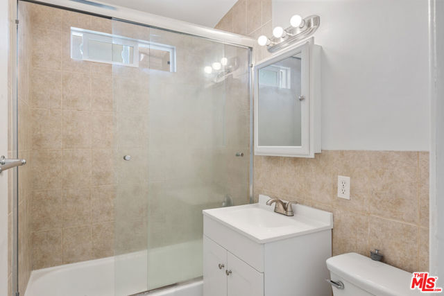 2204 Carnegie Lane, Redondo Beach CA: https://media.crmls.org/mediaz/0c4a9127-0b54-45ec-a781-bde8f3efbb46.jpg