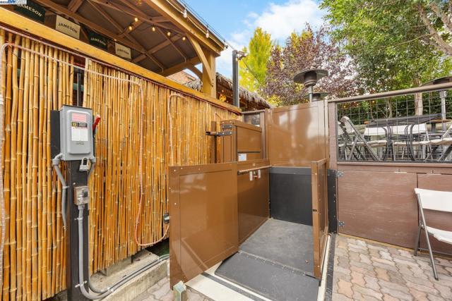 22519 Main St, Hayward CA: https://media.crmls.org/mediaz/0c4af1d4-0698-4e23-b7b7-4206fb48ec3c.jpg