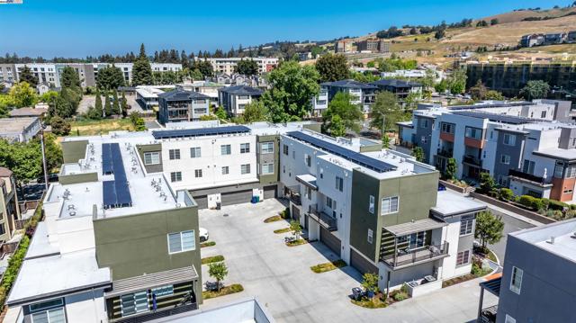 29231 Hub Ct, Hayward CA: https://media.crmls.org/mediaz/0c4bb833-8e45-482e-86c4-800d7f59e52a.jpg