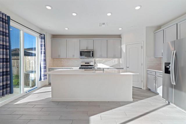 10190 Ashlar, Elk Grove CA: https://media.crmls.org/mediaz/0c4c10bf-3359-4835-999e-859aa07d406a.jpg