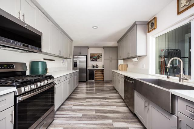 13306 Tawanka Dr, Poway CA: https://media.crmls.org/mediaz/0c4c488a-2ccc-4167-9930-b77facb8d2c6.jpg