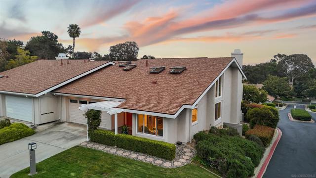 2207 Caminito Cabala, La Jolla CA: https://media.crmls.org/mediaz/0c4d3aee-344d-40ef-ad3b-11a0bf486f4b.jpg