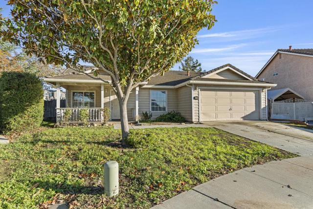 2199 Raleigh Circle, Hollister CA: https://media.crmls.org/mediaz/0c4d5a31-cd70-4c6f-b2b5-36610232a2cb.jpg