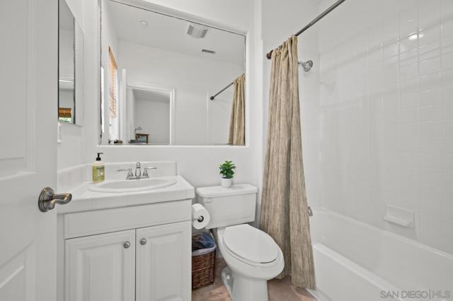 1272 Chateau Montelena, Bonsall CA: https://media.crmls.org/mediaz/0c4d9eb8-7d63-4603-8b93-21558182923d.jpg