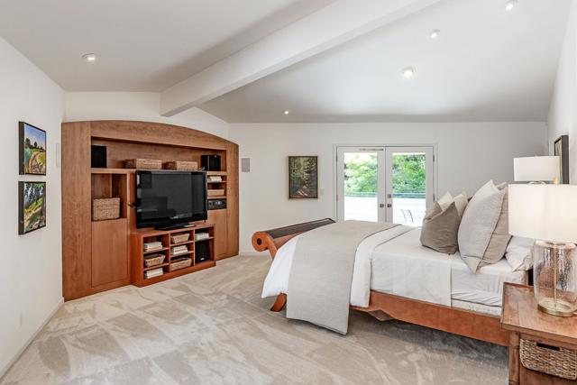 3 Oak Forest Court, Portola Valley CA: https://media.crmls.org/mediaz/0c4dd26b-50d0-445a-91ad-c48df075bab3.jpg