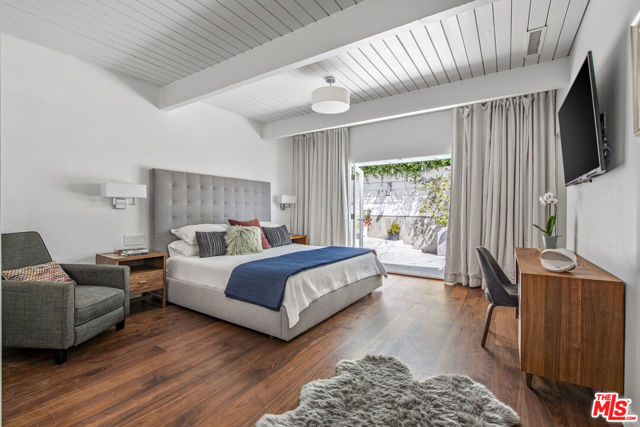 2544 Greenvalley Road, Los Angeles CA: https://media.crmls.org/mediaz/0c4e763e-12a0-4347-895b-e8d6c2f7fe4f.jpg