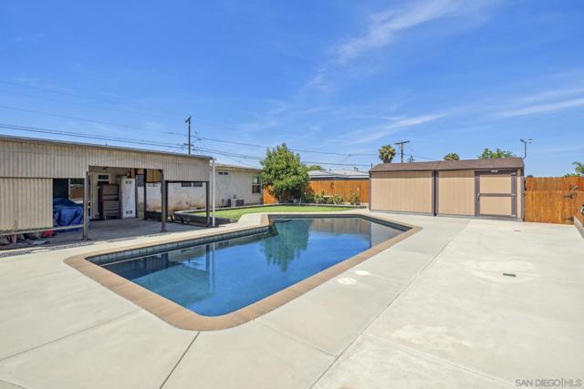 6352 Cleo St, San Diego CA: https://media.crmls.org/mediaz/0c4e9ac1-d073-4dde-a661-97126620868b.jpg